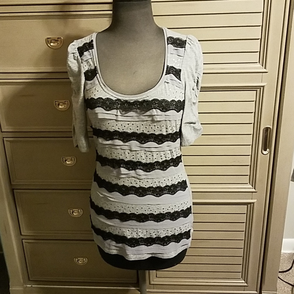 White House/Black Market Top